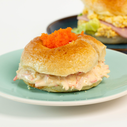 เบเกิ้ลปูอัดมาโยไข่กุ้ง