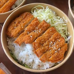 ข้าวไก่กรอบซอสเทอริยากิ