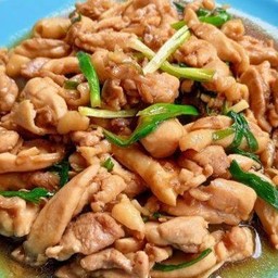 ไก่ผัดน้ำมันหอยราดข้าว