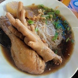 ก๋วยเตี๋ยวไก่ตุ๋น ร้านฅนคอน ซ.ละม้ายอุทิศ