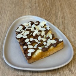 ขนมปังนูเทลล่าอัลมอนด์ : Almond-Nutella Bread Toast