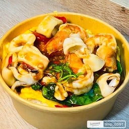 ข้าวไข่ข้นกะเพราทะเล