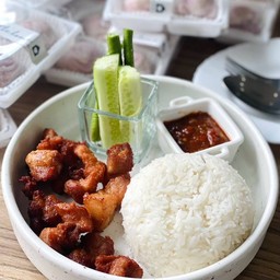 ข้าวสามชั้นทอดน้ำปลา