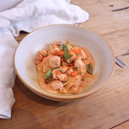 SALMON PINK SAUCE FETTUCINI