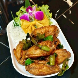 ปีกไก่ทอดน้ำปลา