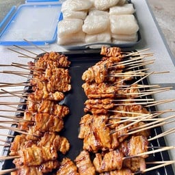 ข้าวเหนียวหมูปิ้ง