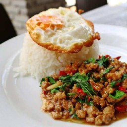 กระเพราหมูสับ พิเศษ