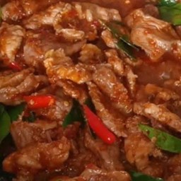 ข้าวพริกแกงหมูชิ้น
