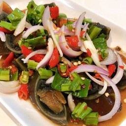 ยำนัวไข่เยี่ยวม้า