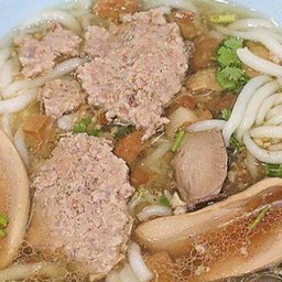 ชายพจน์ต้มเลือดหมู