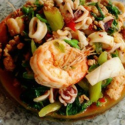 ข้าวกะเพารวมมิตร