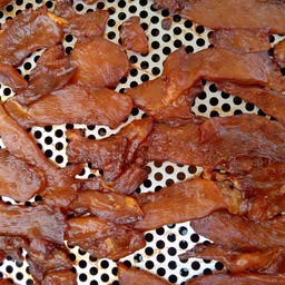 ข้าวไก่แดดเดียวทอดน้ำปลา + ไข่ดาว + น้ำจิ้มแจ่ว