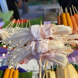 สามชั้นพันเห็ดเข็มทอง