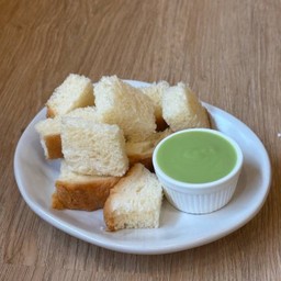 ขนมปังสังขยา : Steamed Bread with Thai Custard