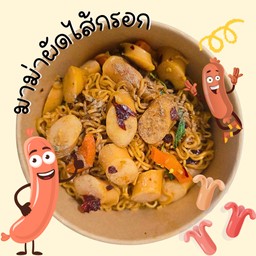 มาม่าผัดไส้กรอก