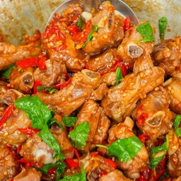 ข้าวกะเพราพริกแห้ง ซี่โครงล้วนๆ