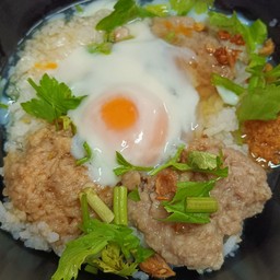 ข้าวต้มหมูไข่อ่อน