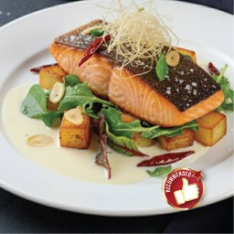 แซลมอนย่าง ซอสไวน์ขาว