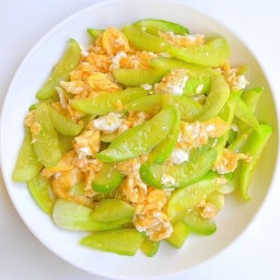鸡蛋炒黄瓜 (แตงกวาผัดไข่)