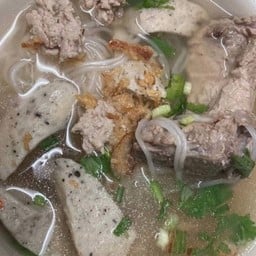 ตระกูลกระเพรา ก๋วยจั๊บอุบล & อีสานแซ่บทรวง 24 ชั่วโมง