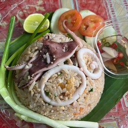 ข้าวผัดปลาหมึก