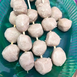 ลูกชิ้นเนื้อย่าง