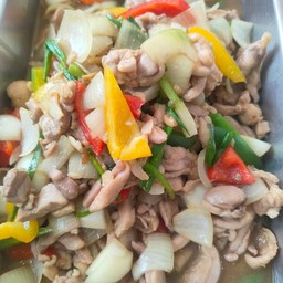 ไก่ผัดพริกหวาน