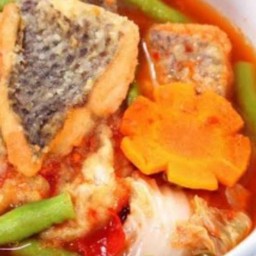 แกงส้มผักรวมเนื้อปลากระพง