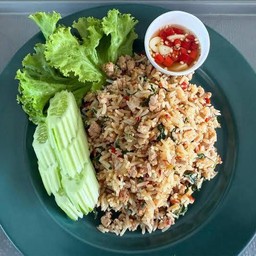 กระเพราหมูสับคลุกข้าว