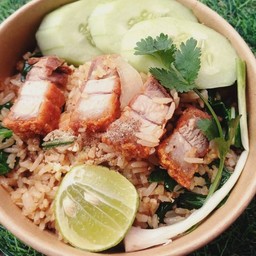 ข้าวผัดไข่หมูกรอบ