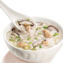 嫩滑香菇鸡肉粥 (โจ๊กไก่เห็ดหอม)