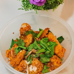 ยำไก่แซ่บ