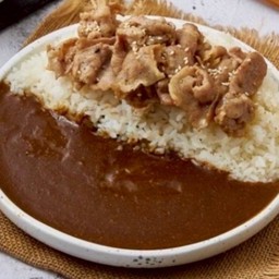 ข้าวแกงกระหรี่เนื้อสไล้ด์