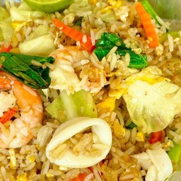 ข้าวผัดหมึกกุ้ง