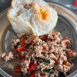 กระเพราหมูสับ หมูชิ้น