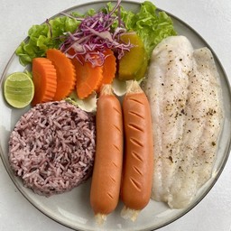 คอมโบข้าวหน้าปลาดอลลี่จิ้มแจ่วเพิ่มไส้กรอกไก่ (คลีนแตก)