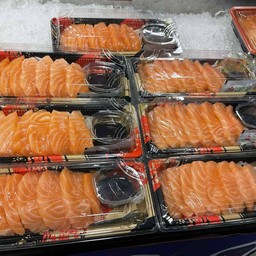 แซลมอนซาซิมิ 100 กรัม