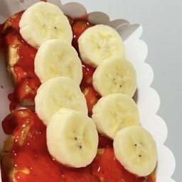 ขนมปังปิ้ง กล้วยหอม สตอเบอรี่