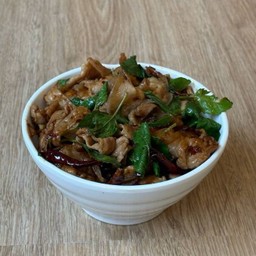 ข้าวหน้าหมูผัดกะเพรา : Stir-fried Basil Pork over Rice