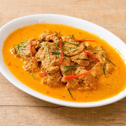 พะแนงราดข้าว