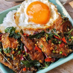 กะเพราปลาดุกผัดวุ้นเส้น