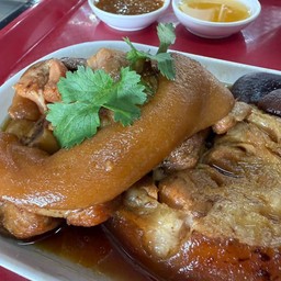 ขาหมูรวมแบบจาน