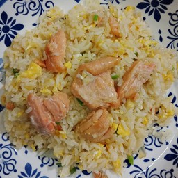 ข้าวผัดแซลม่อน