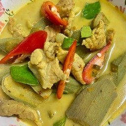 แกงหมูลูกกล้วยดิบ