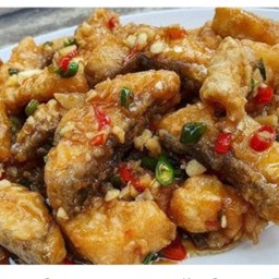 เนื้อปลากระพงผัดพริกเกลือ