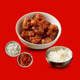 [Combo Set 1] ไก่ทอดคลุกซอส + ข้าวญี่ปุ่น + กิมจิ + ไชเท้าดอง