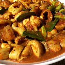 ข้าวราดพริกแกงใต้เห็ดฟาง