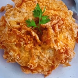 นายก้อย หอยทอดกระทะร้อน (ผัดไทยริมคลอง)