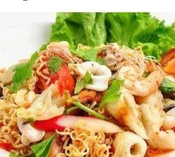 ล้านยำเจ้าเก่า(หน้าประตูชัย)