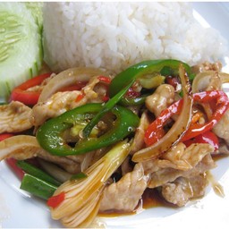 ข้าวราดผัดพริกอ่อนใส่หมู